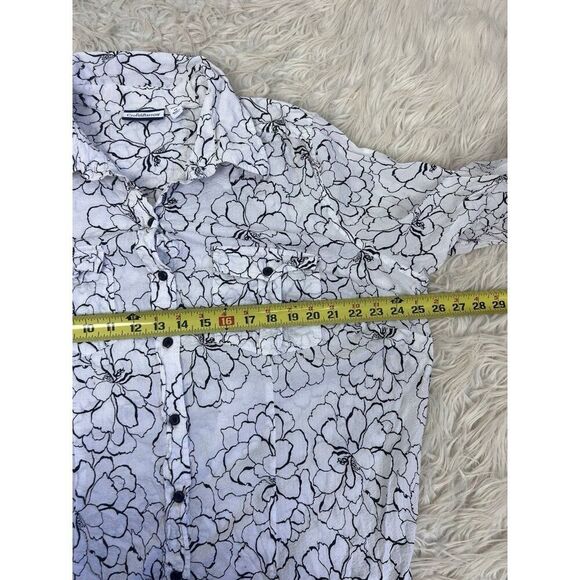 Croft & Barrow Women's Plus Size 1X Black& White Floral Button Up Blouse Top - Picture 3 of 10